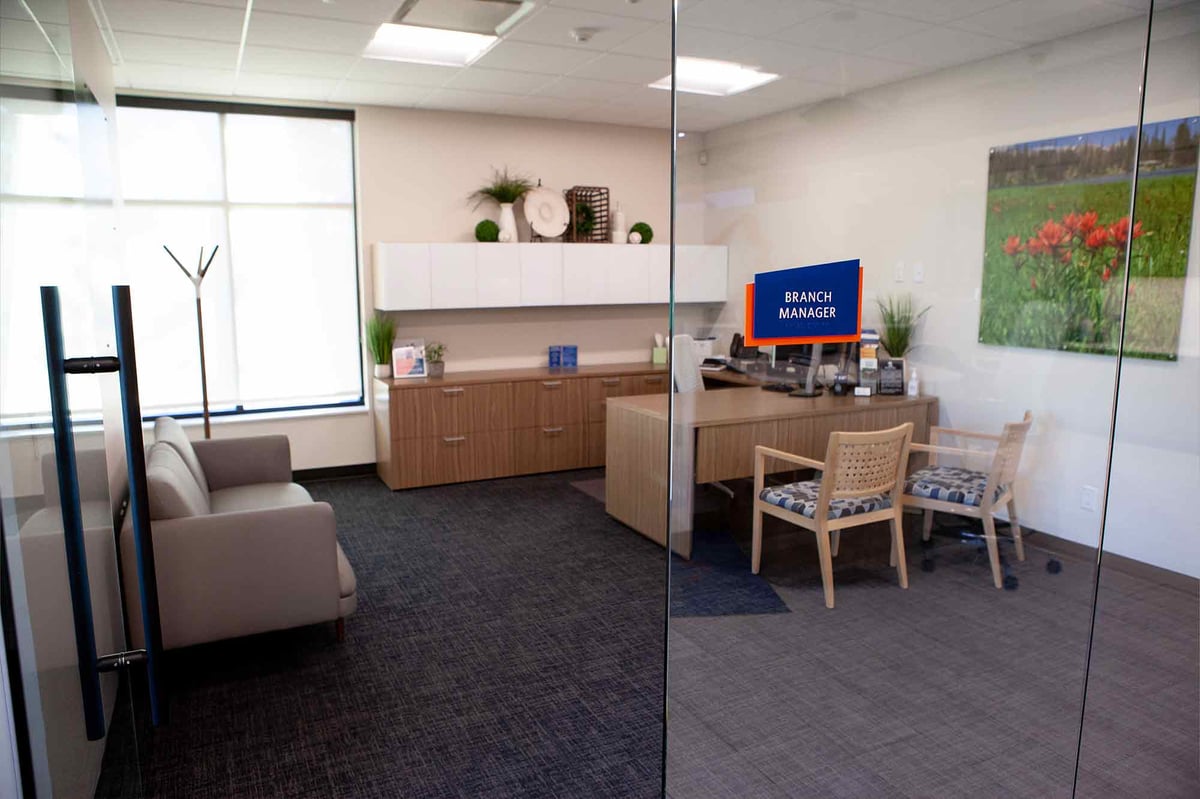 Roy-manager-office