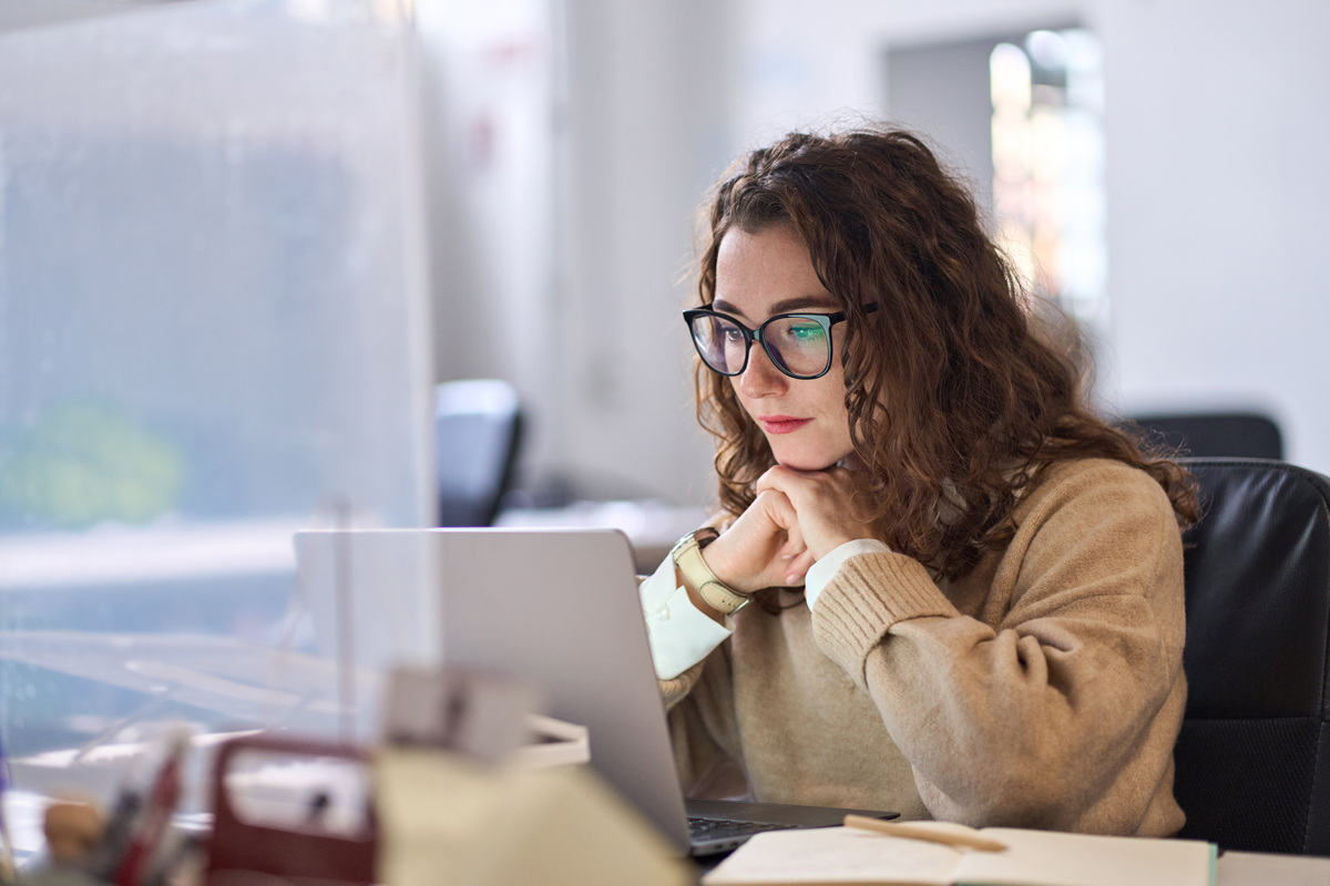 A woman does online research about the differences between money market and savings accounts.