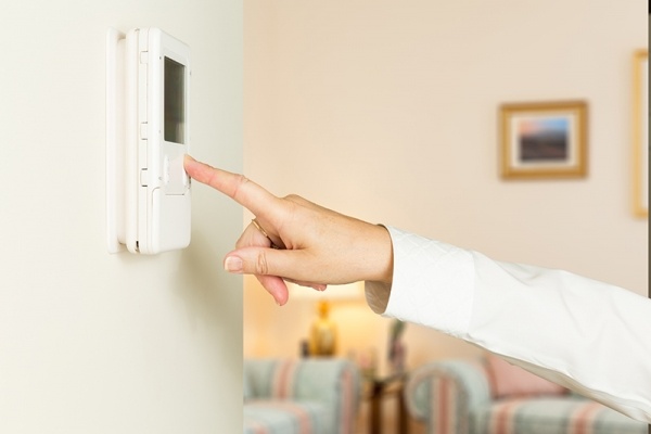 Setting House Thermostat 
