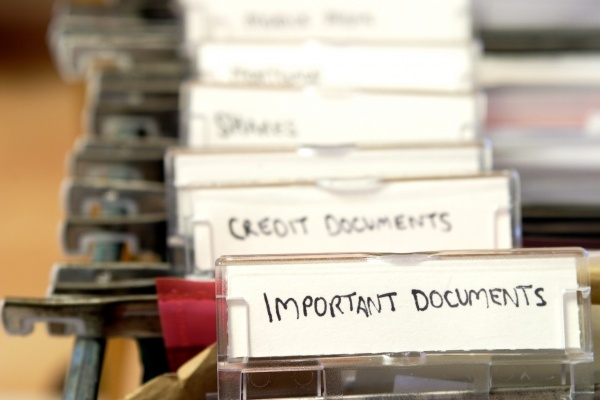 File folder labeled Important documents